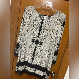 Dressbarn patterned top 3/4 sleeve